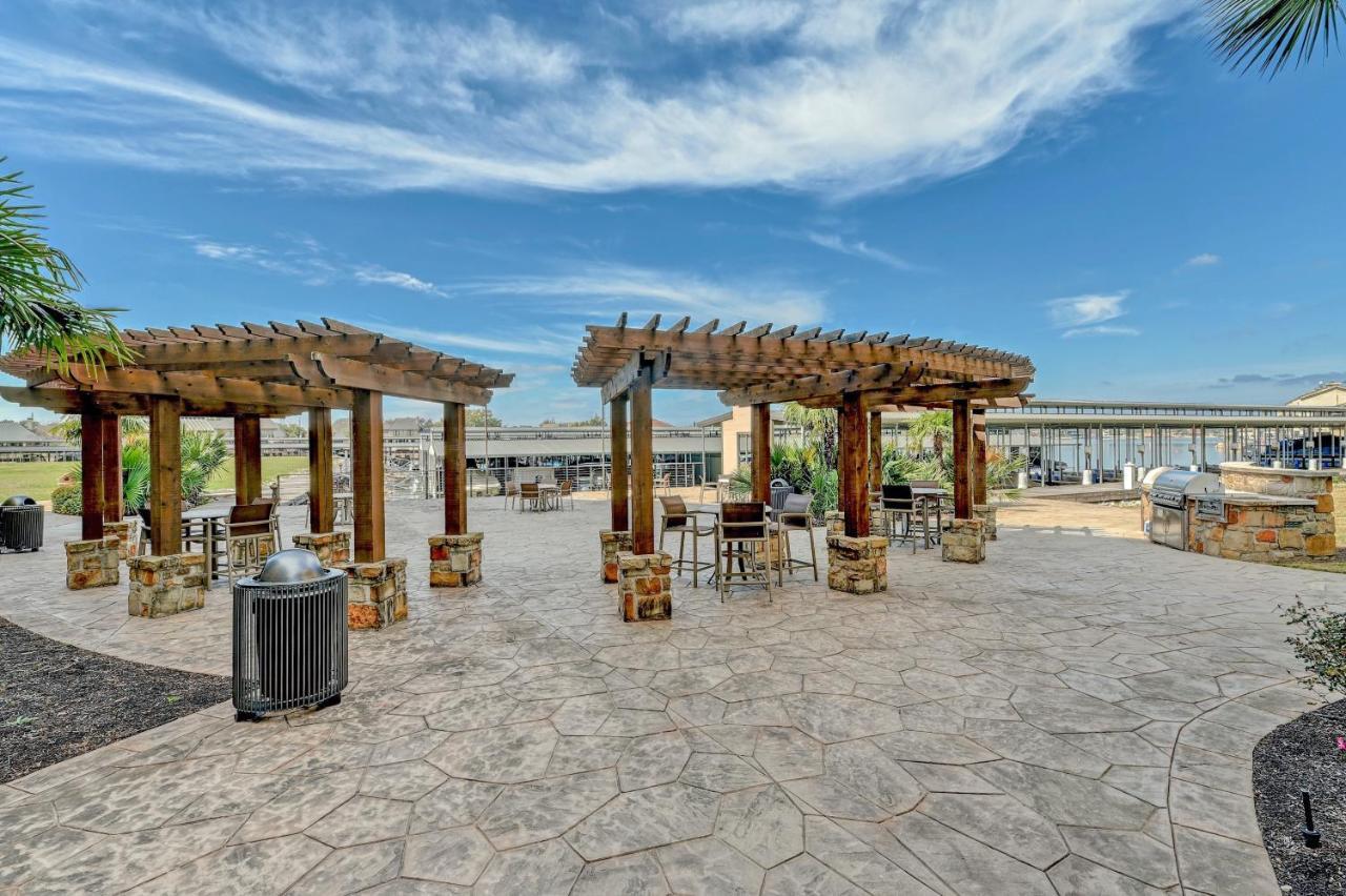 Stylish Corner Condo With Incredible Views Of Lake Lbj With Large Outdoor Patio Horseshoe Bay Extérieur photo